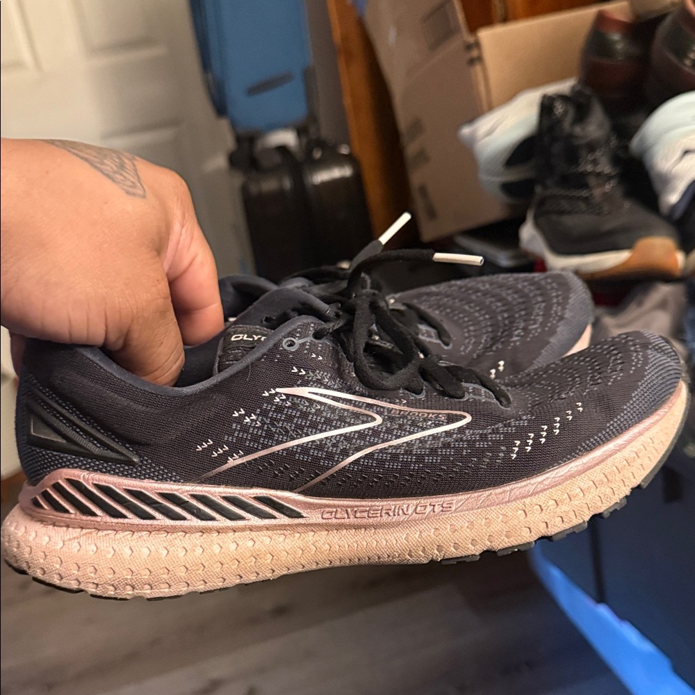 Brooks Women's Athletic Shoes - Black and Pink